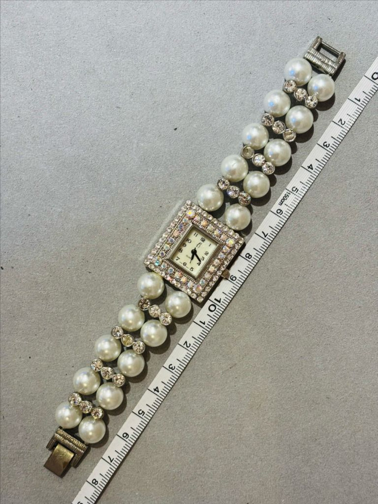 진주 팔찌형태의 여성용 쿼츠 시계--1