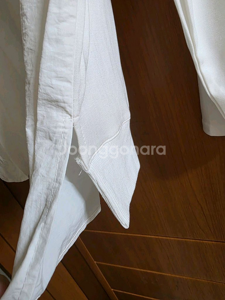 뒷면 포인트 영문 프린팅 티셔츠--4