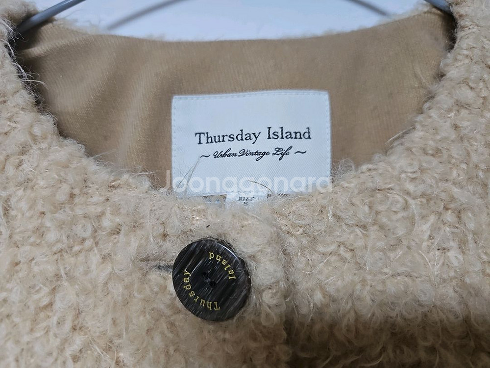 써스데이아일랜드 볼륨소매자켓--4