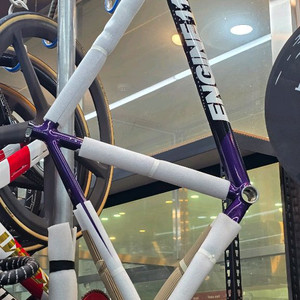 엔진11 프레임 진열상품 급처합니다 포크X