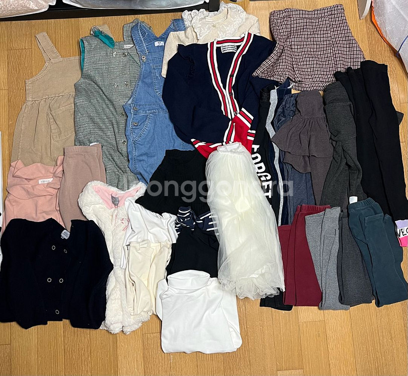 무료배송)여아 130-140사이즈 치마 상하복 일괄판매--0