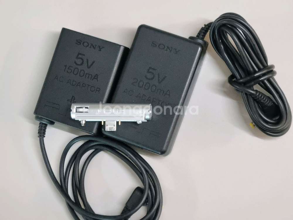 소니 PSP 380 , 100 충전기 배송비 포함--0