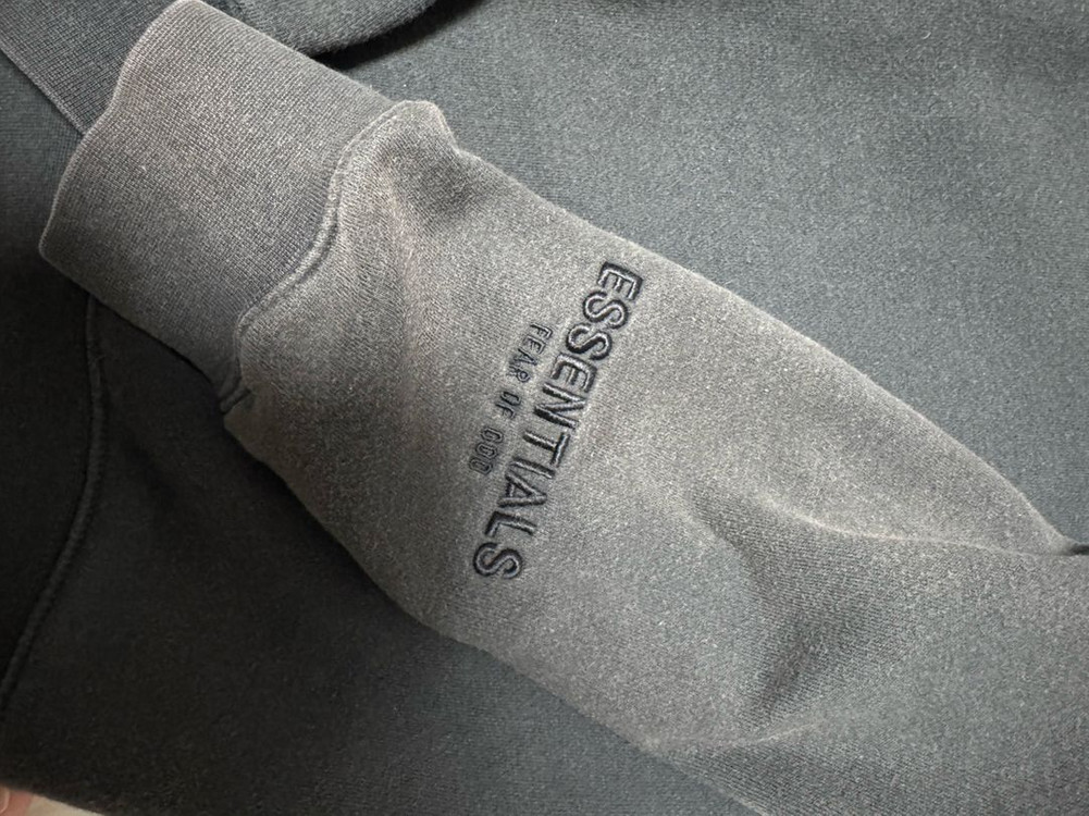 에센셜 백로고 리플렉티브 맨투맨 팝니다 이미지