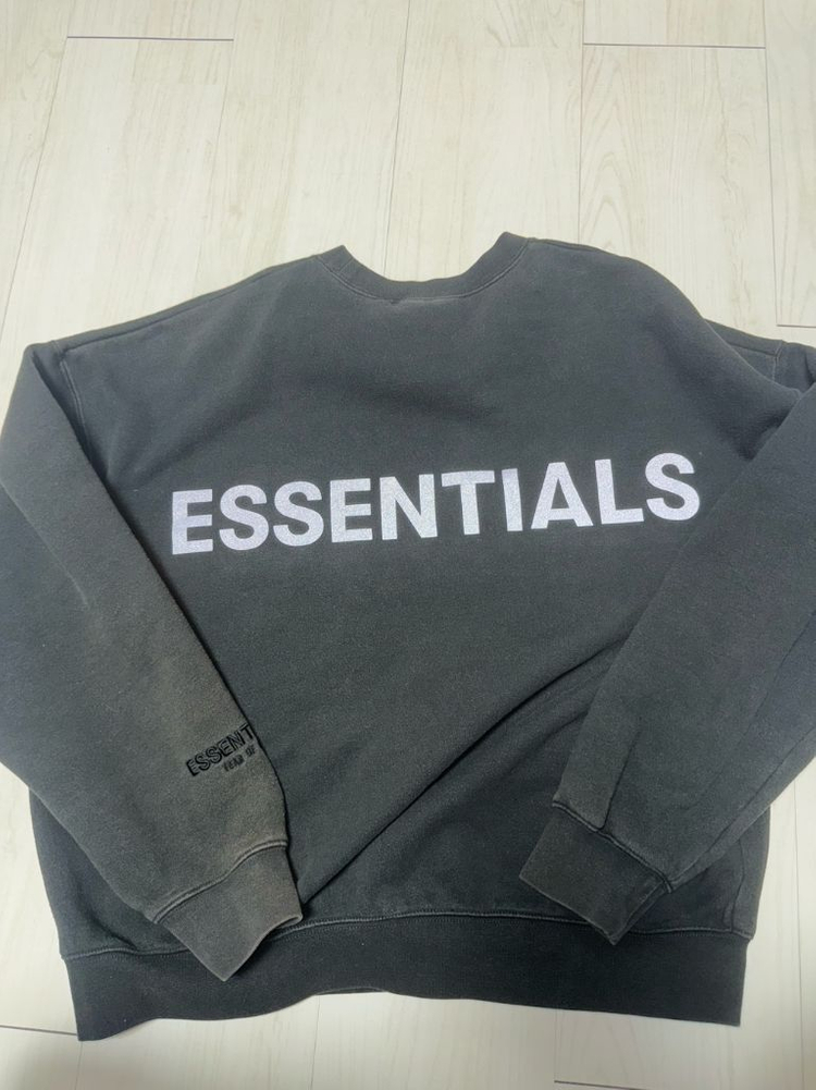 에센셜 백로고 리플렉티브 맨투맨 팝니다 이미지