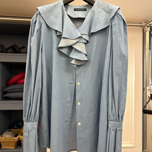 코스모폴리탄줄라이 프릴 데님셔츠