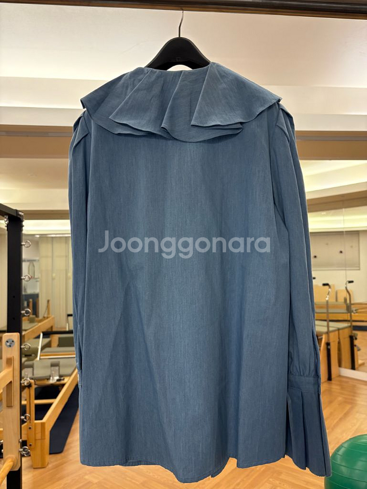 코스모폴리탄줄라이 프릴 데님셔츠--1