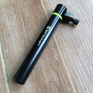 자전거용. 휴대용 CO2펌프. 휴대펌프.