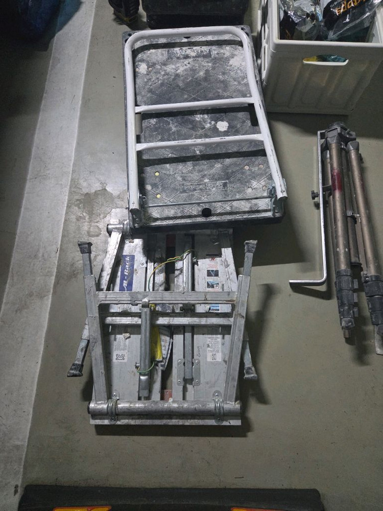 타일커터기 각종 공구 이미지