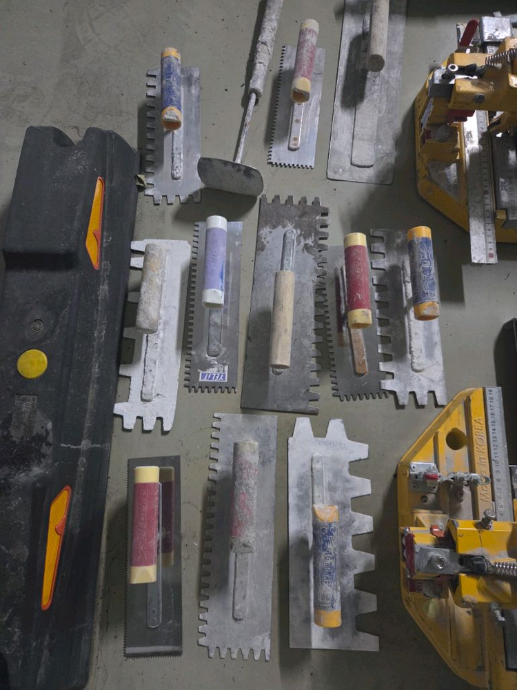 타일커터기 각종 공구 이미지