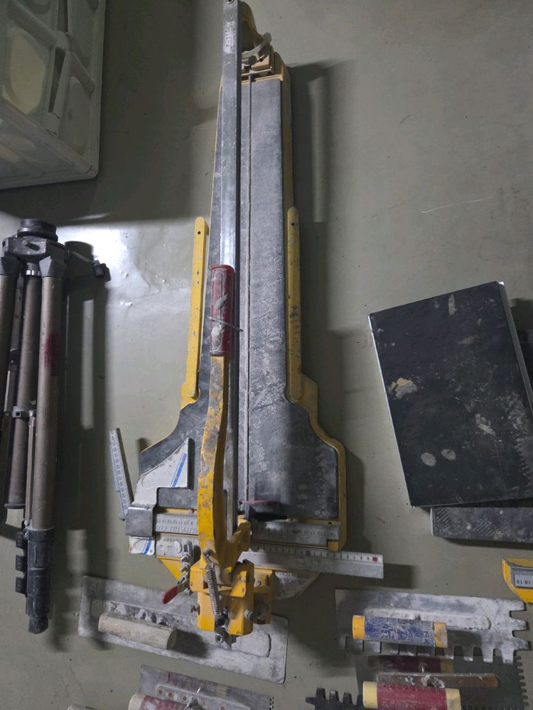 타일커터기 각종 공구 이미지