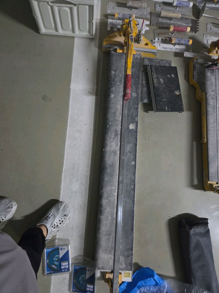 타일커터기 각종 공구 이미지