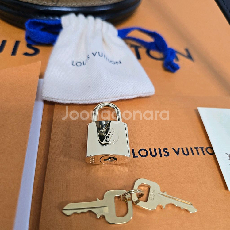 루이비통 깐느 크로스백--2