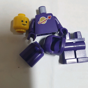레고 클래식보라색우주인 새상품