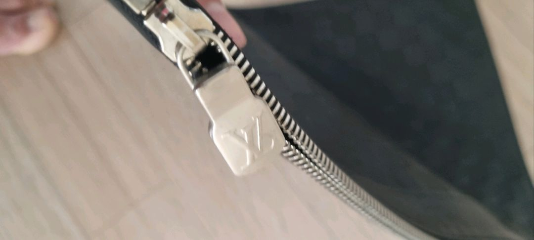 루이비통 다미에 인피니 클러치백 이미지