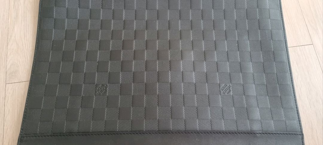 루이비통 다미에 인피니 클러치백 이미지