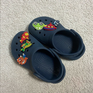 크록스C8 지비츠포함