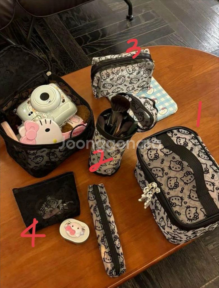 헬로키티 매쉬 파우치--0
