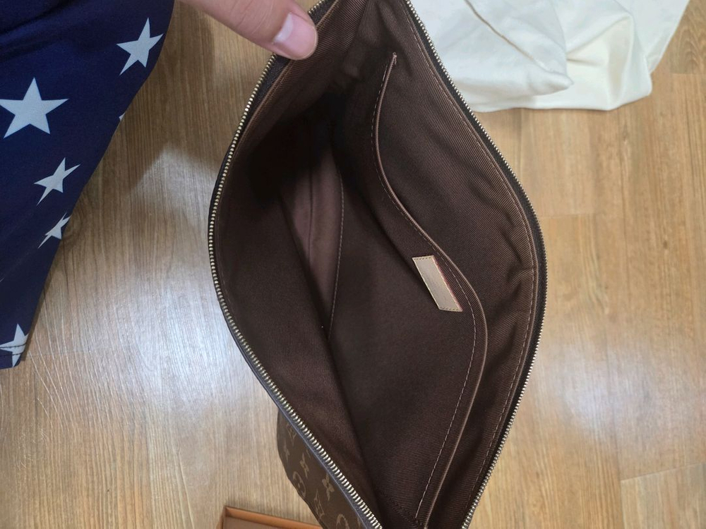 루이비통 클러치백--2