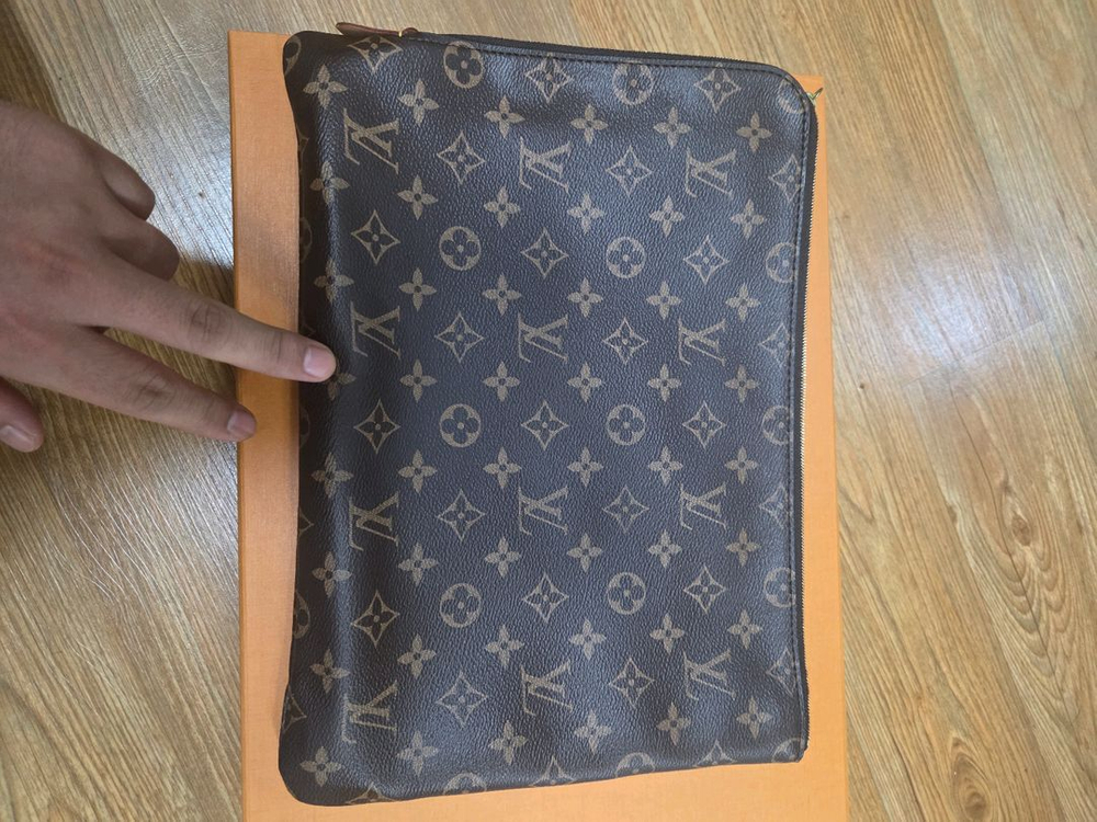 루이비통 클러치백--3