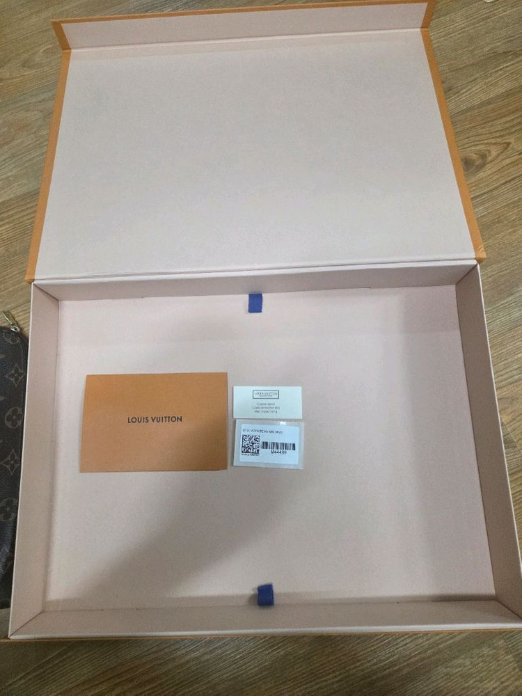 루이비통 클러치백--6