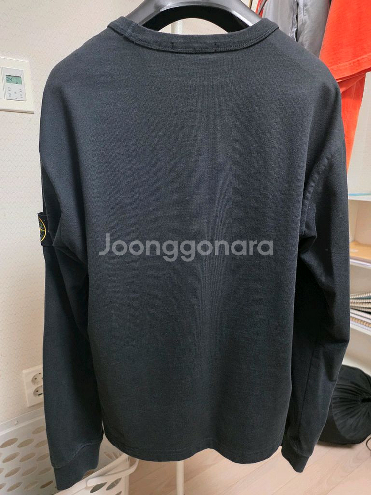 스톤아일랜드 롱슬리브 블랙 105 슬림핏 팜.--1