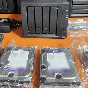 시놀로지DS918+램4G+WD8TB +M.2512G