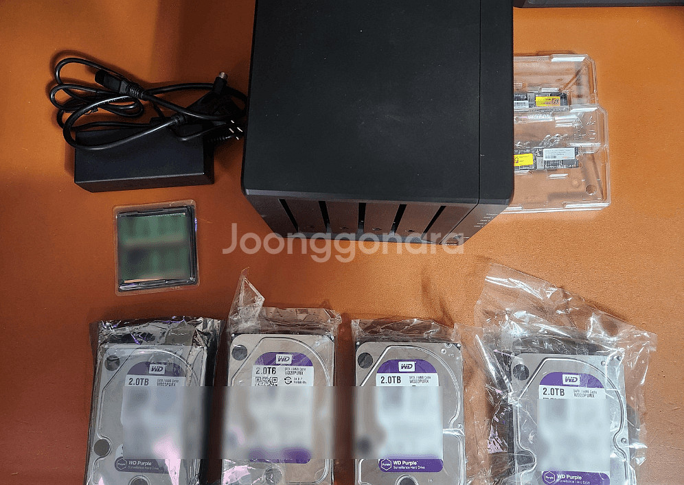 시놀로지DS918+램4G+WD8TB +M.2512G--1