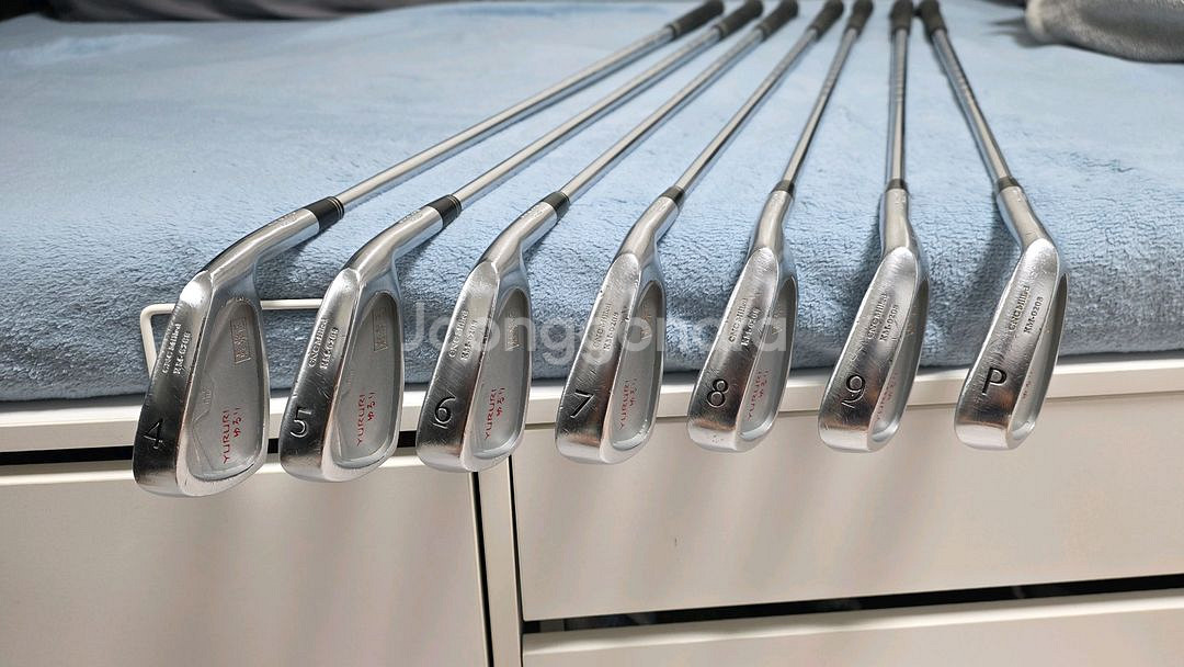 유루리 KM-0208 아이언 세트 4번부터 P까지--2