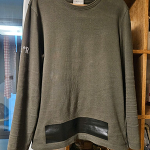 몽클레어 티셔츠