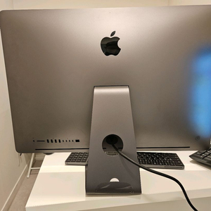 아이맥 프로 중급형 27인치 10코어 베가56 32GB