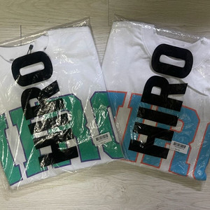 [새상품]히로 캠퍼스 롱슬리브 티셔츠 화이트2종 150