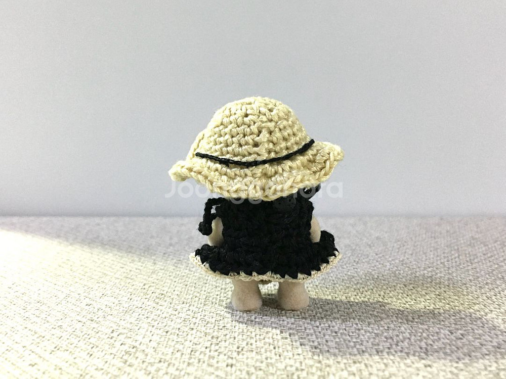 [실바니안 뜨개옷] 검정 프릴 원피스 모자 세트--1