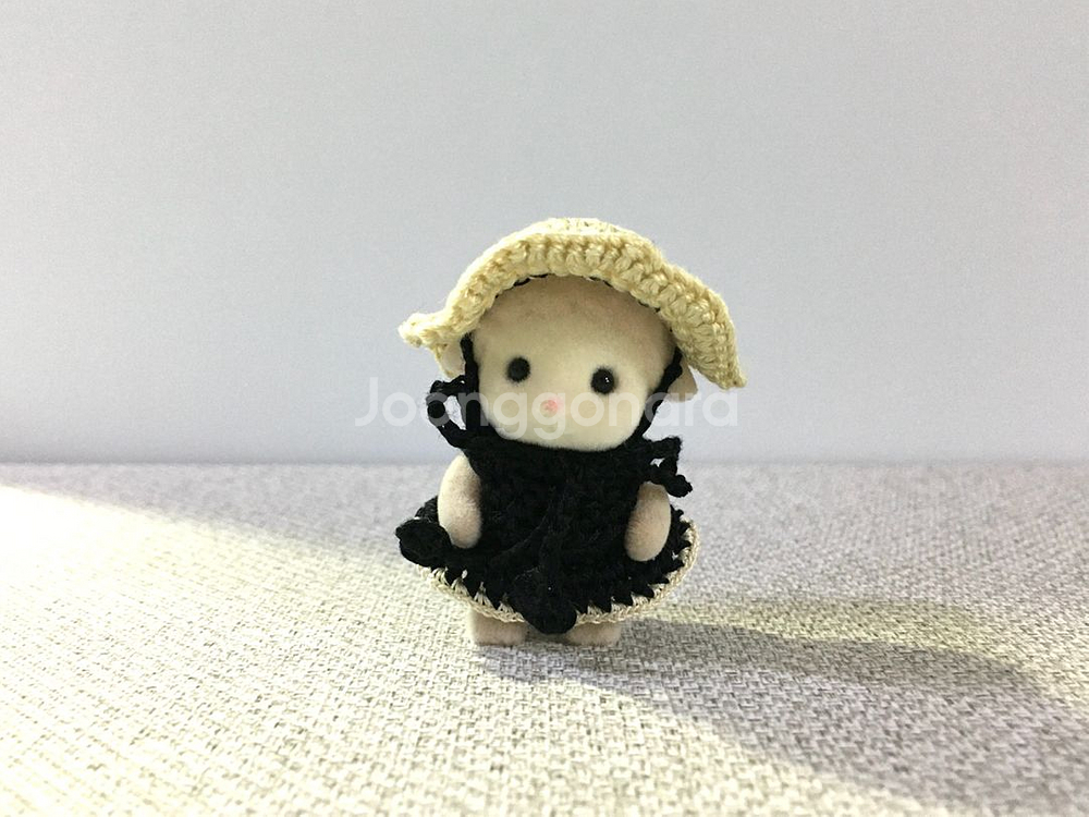 [실바니안 뜨개옷] 검정 프릴 원피스 모자 세트--0