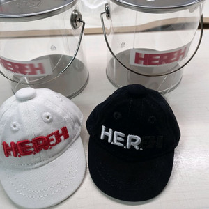 (오늘만 할인)아이유 헐콘 볼캡(검은색, 흰색) 키링 이미지