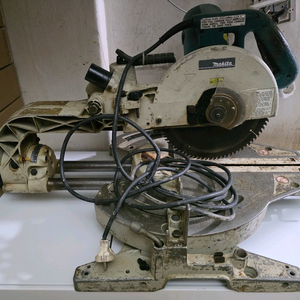 일제 마끼다 슬라이딩 각도절단기 LS1013