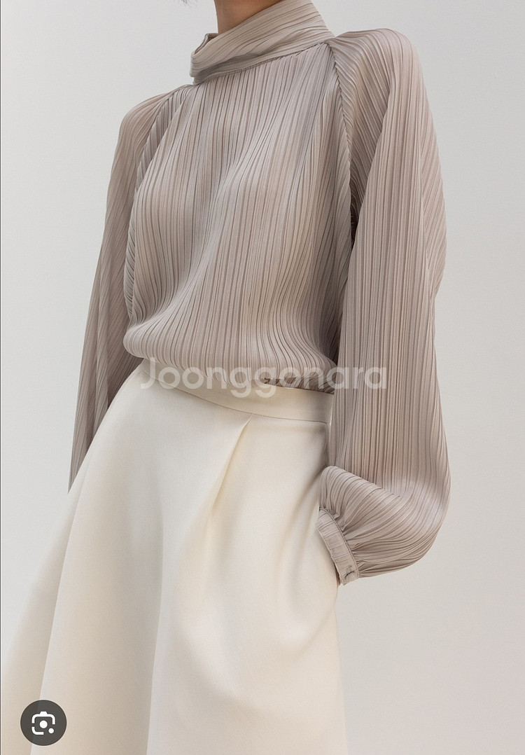 오르 orr 하이넥 플리츠플리즈 블라우스 m사이즈--0