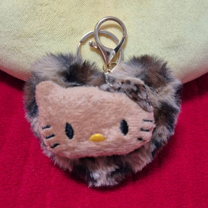 헬로키티 하트 레오파드 호피 퍼 키링