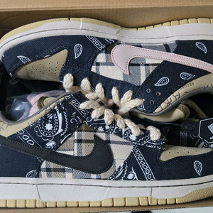 나이키 스캇sb덩크 265 새상품입니다