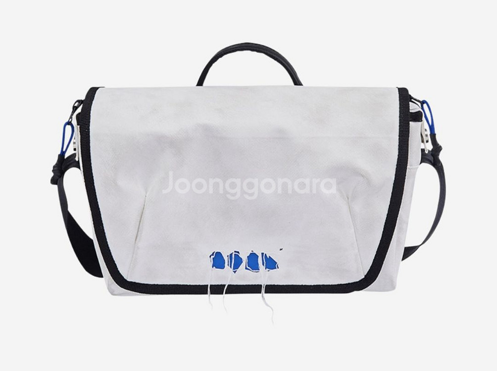 아더에러 트레이스 애드모어 크로스바디백 메신저백 화이트--0