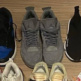 나이키 조던 4 카우스 회색