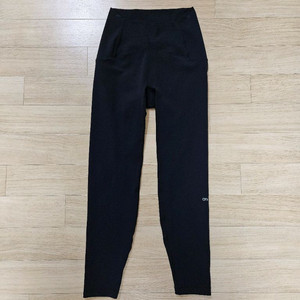 안다르 에어엑스퍼트 레깅스 8.2부 M사이즈