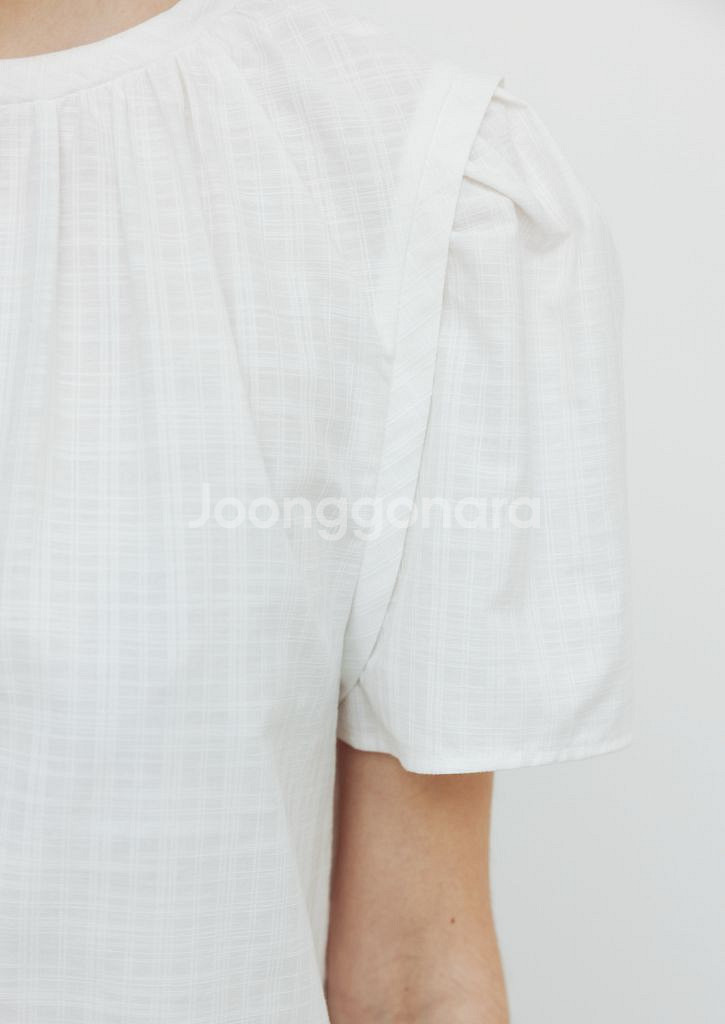 Sie 시에 소피아 셔링 디테일 블라우스--4