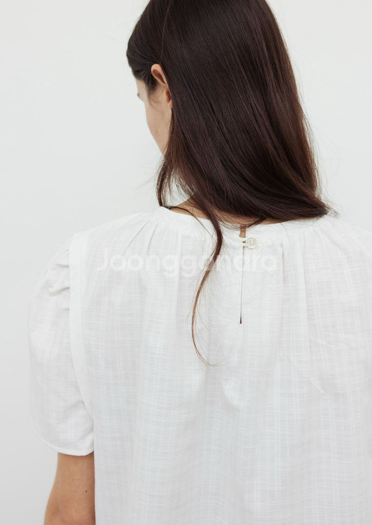 Sie 시에 소피아 셔링 디테일 블라우스--3