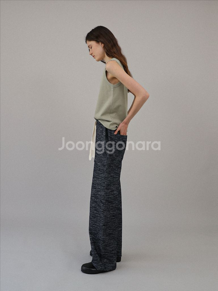 로우 LEAU 슬리브리스 카키--2