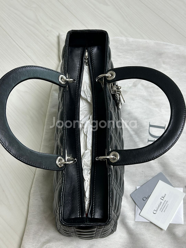 디올 레이디백 램스킨 블랙 라지 은장--3