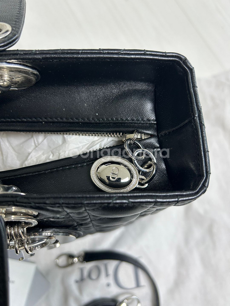 디올 레이디백 램스킨 블랙 라지 은장--6