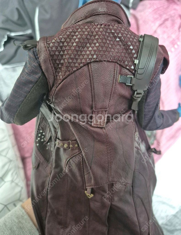 핫토이 욘두 디럭스 버전 피규어 팝니다.--3