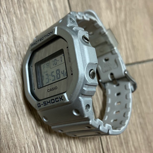 G-SHOCK DW-5600FF 메탈 시계