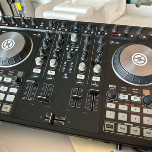 Traktor Kontrol S4