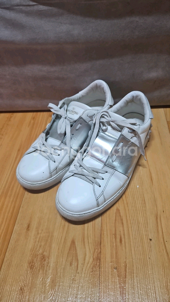 발렌티노 41. 반--0